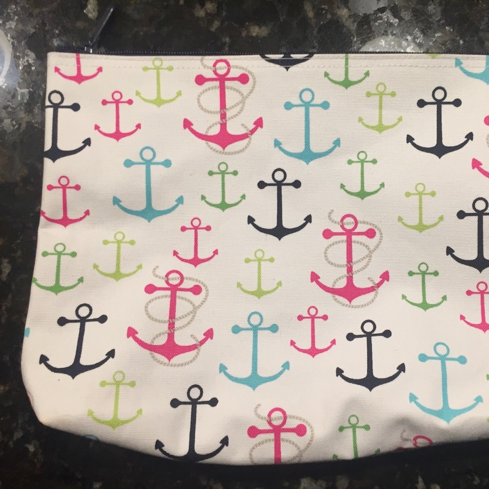 Thirtyone Zipper Pouch